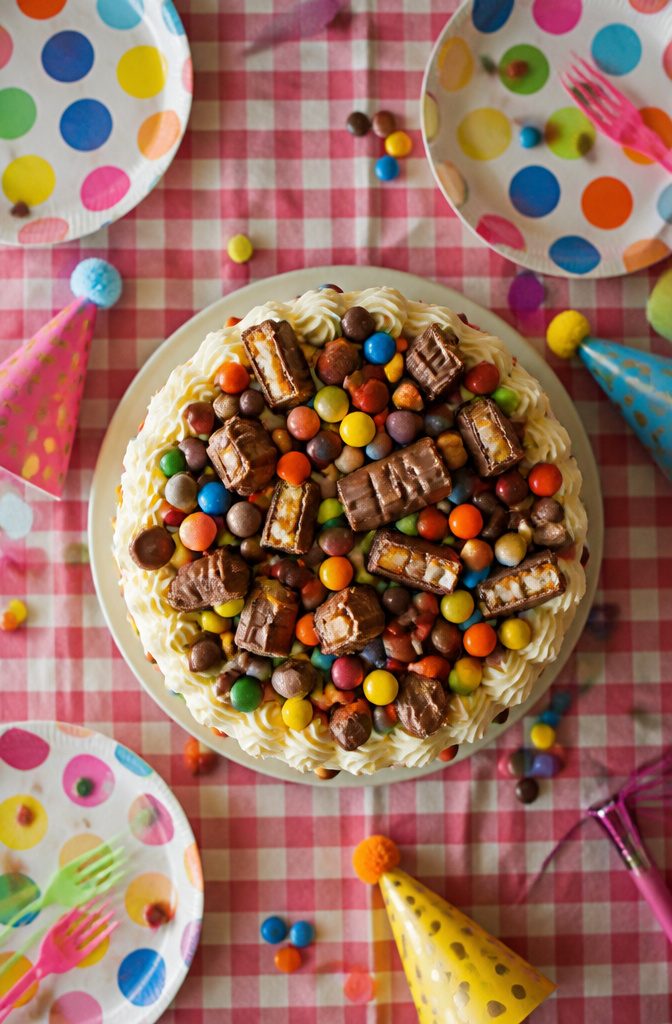 10 Cake Decorating Pictures and Ideas for Every Skill Level 5 A cake adorned with various candies for a playful decoration.